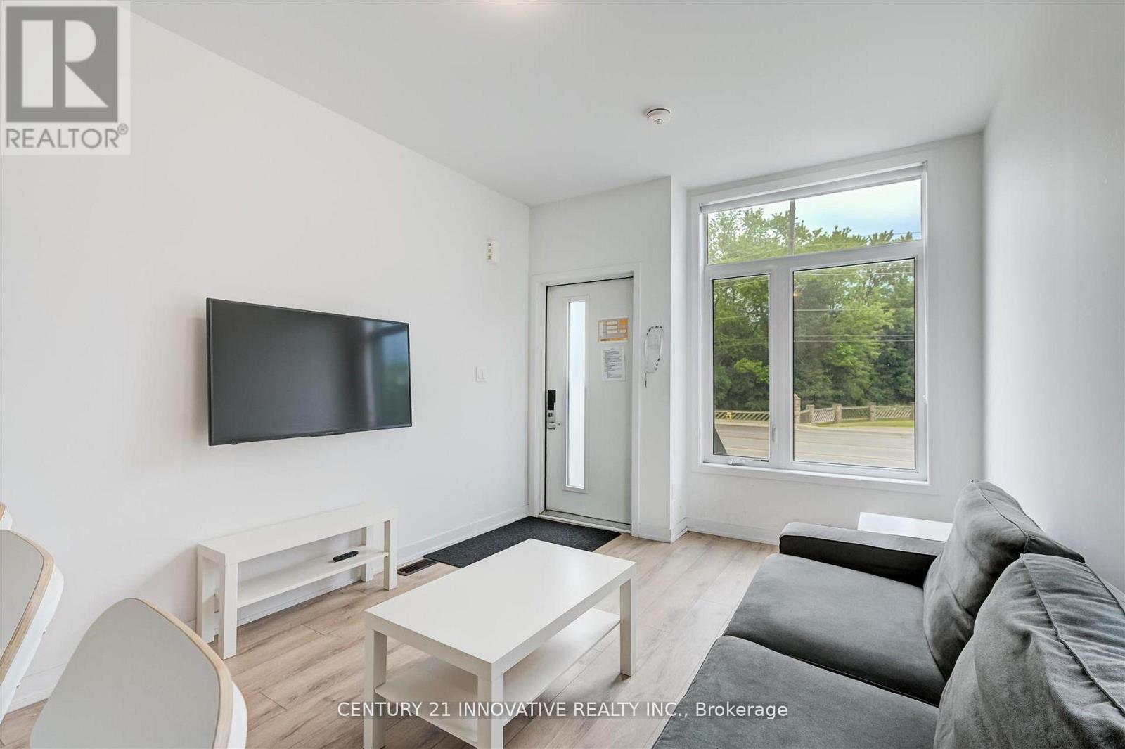16 - 1720 Simcoe Street Property Photo 1