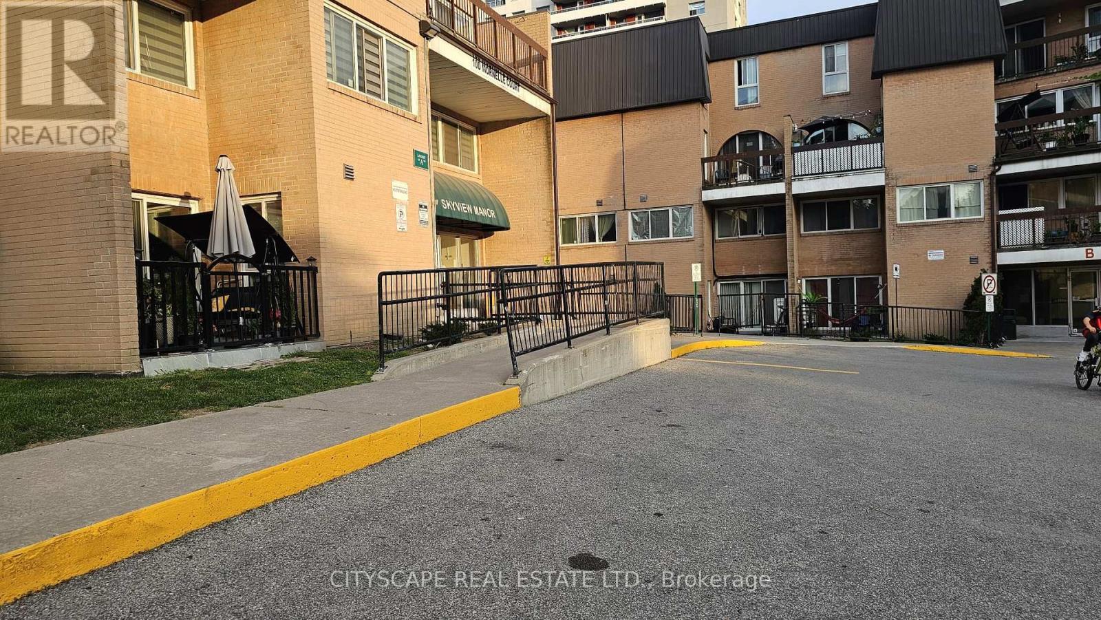 2096 - 100 Mornelle Court Photo de la propriété 1