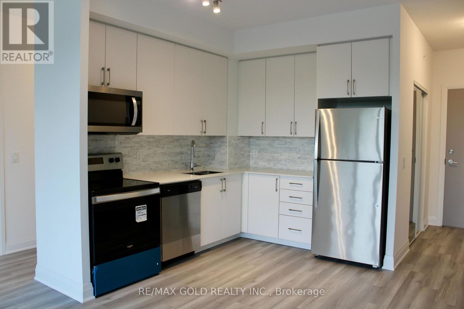 218 - 3220 Sheppard Avenue E Property Photo 8