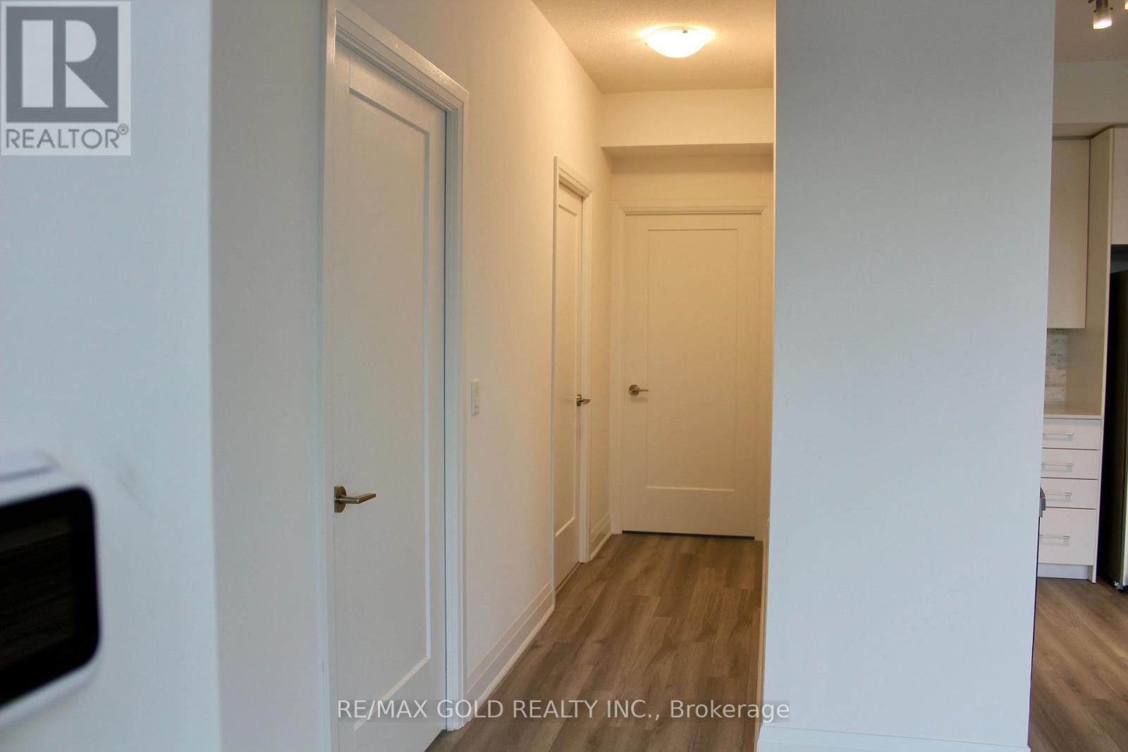 218 - 3220 Sheppard Avenue E Property Photo 9
