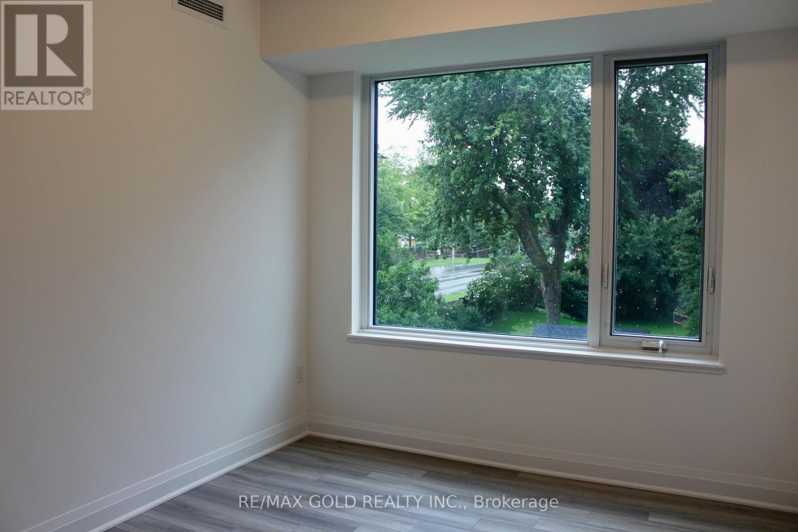 218 - 3220 Sheppard Avenue E Property Photo 10