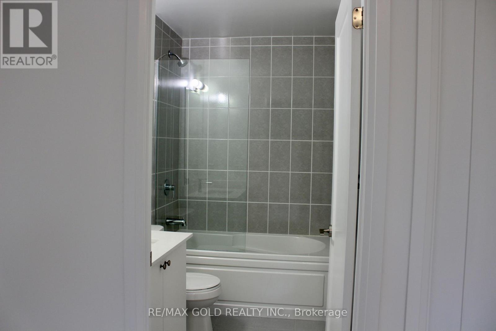 218 - 3220 Sheppard Avenue E Property Photo 11