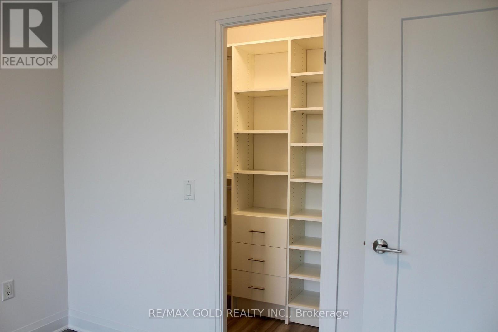 218 - 3220 Sheppard Avenue E Property Photo 12