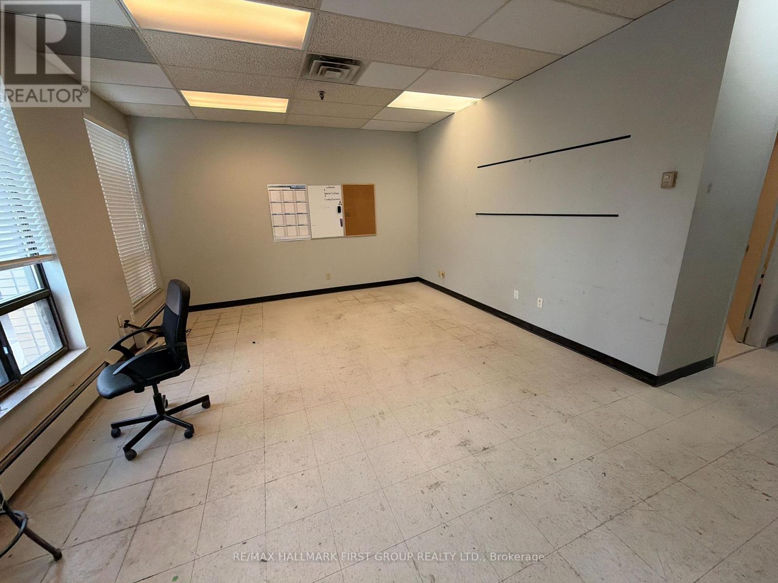 15 - 1750 Plummer Street Property Photo 5