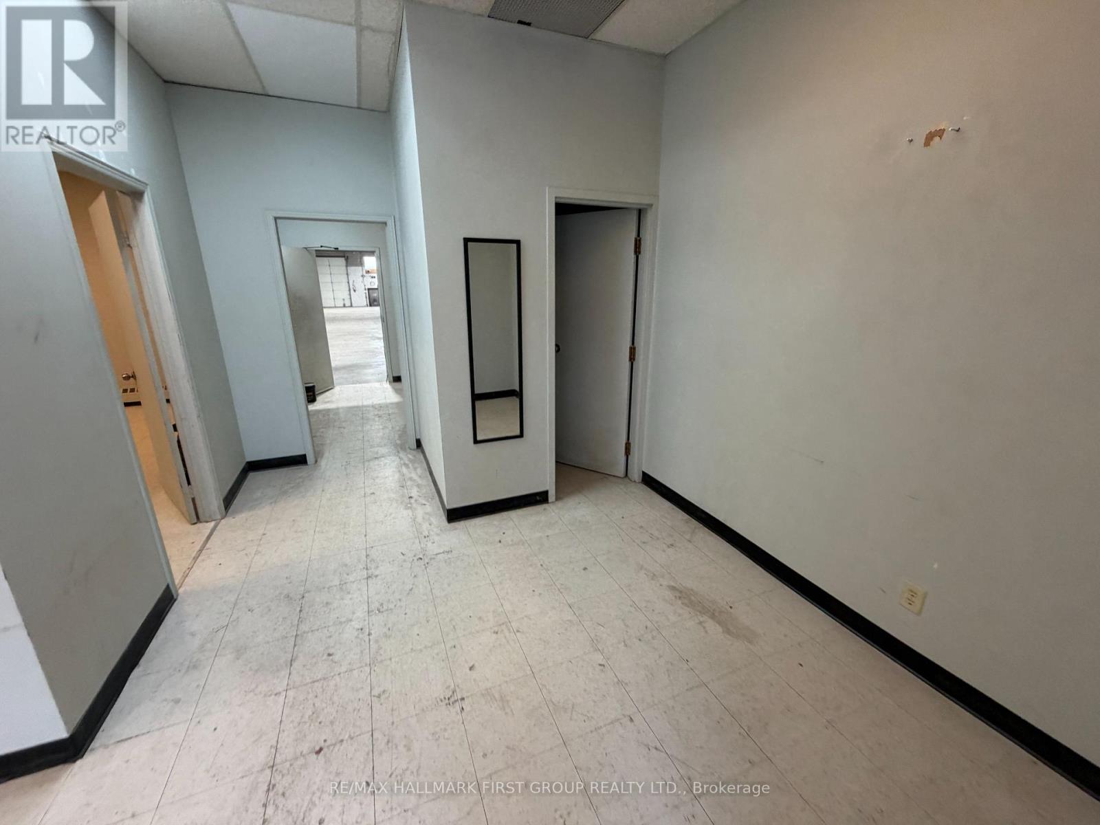 15 - 1750 Plummer Street Property Photo 6