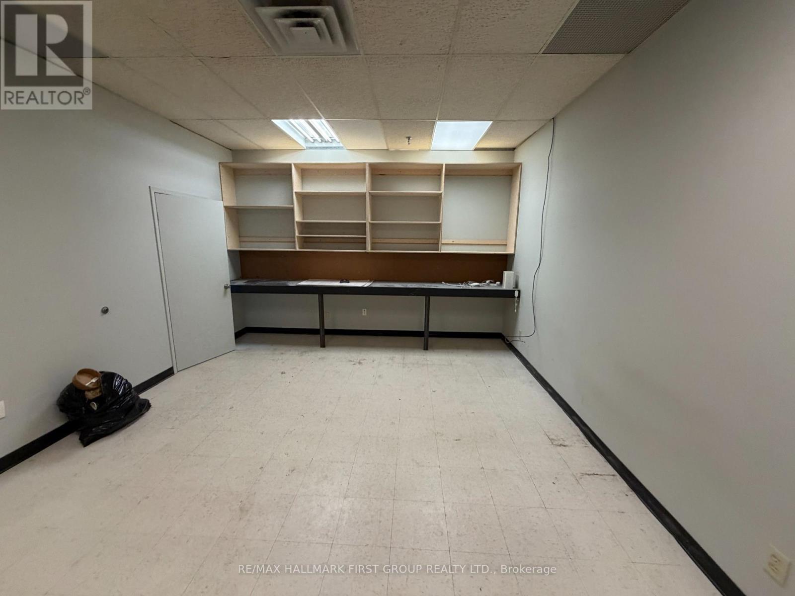 15 - 1750 Plummer Street Property Photo 8