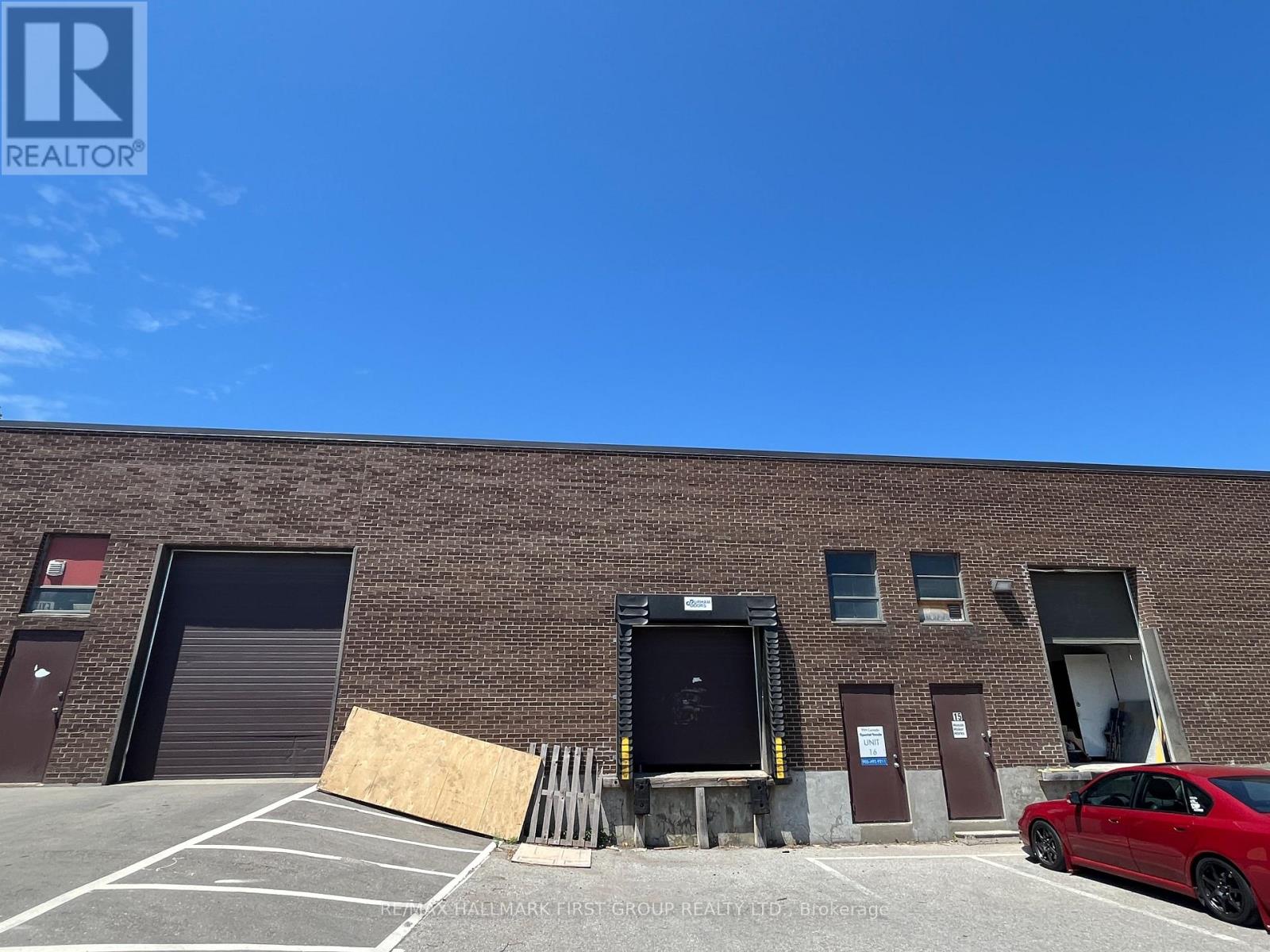16 - 1750 Plummer Street Property Photo 3