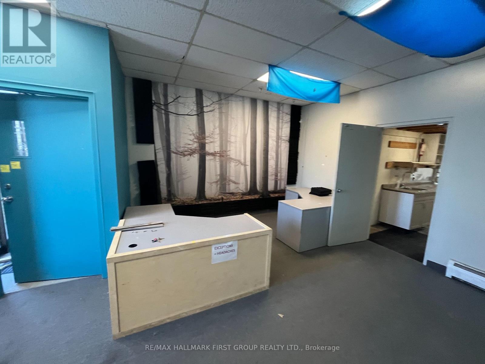 16 - 1750 Plummer Street Property Photo 6