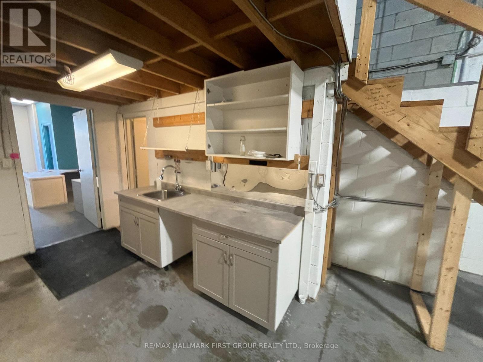 16 - 1750 Plummer Street Property Photo 8