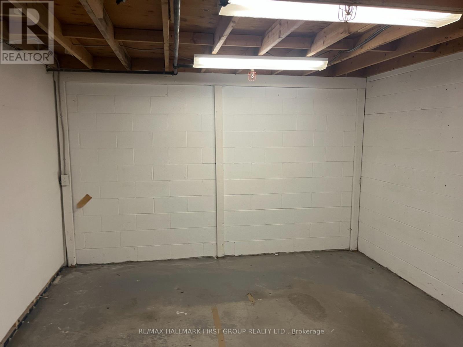 16 - 1750 Plummer Street Property Photo 9