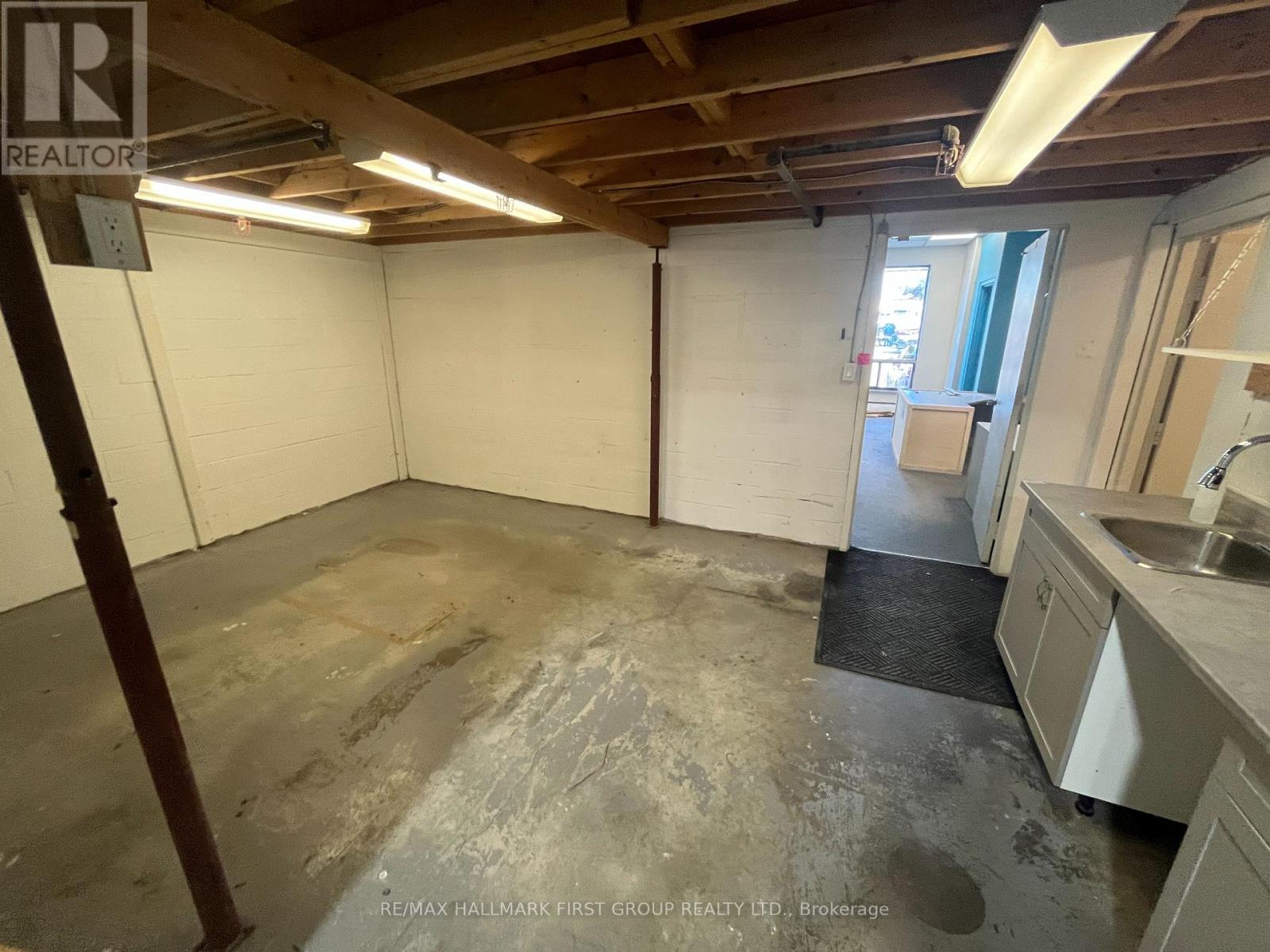 16 - 1750 Plummer Street Property Photo 10