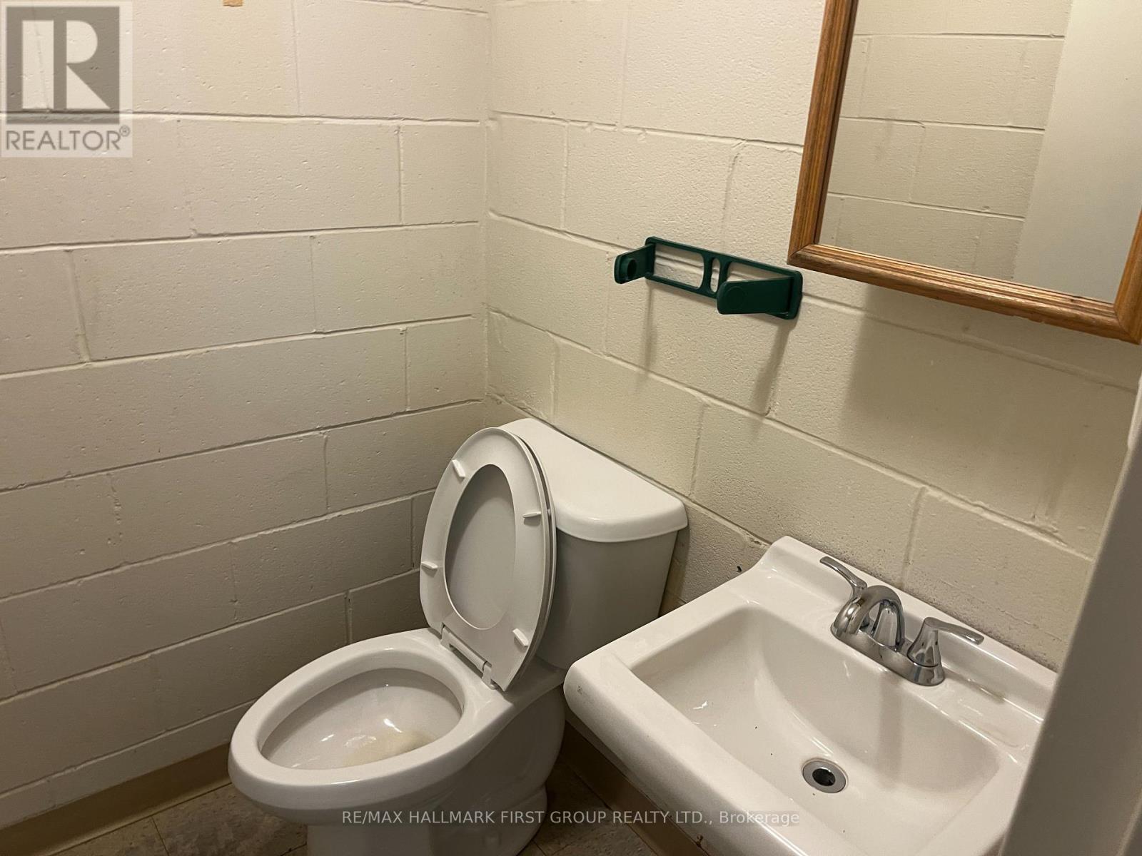 16 - 1750 Plummer Street Property Photo 11