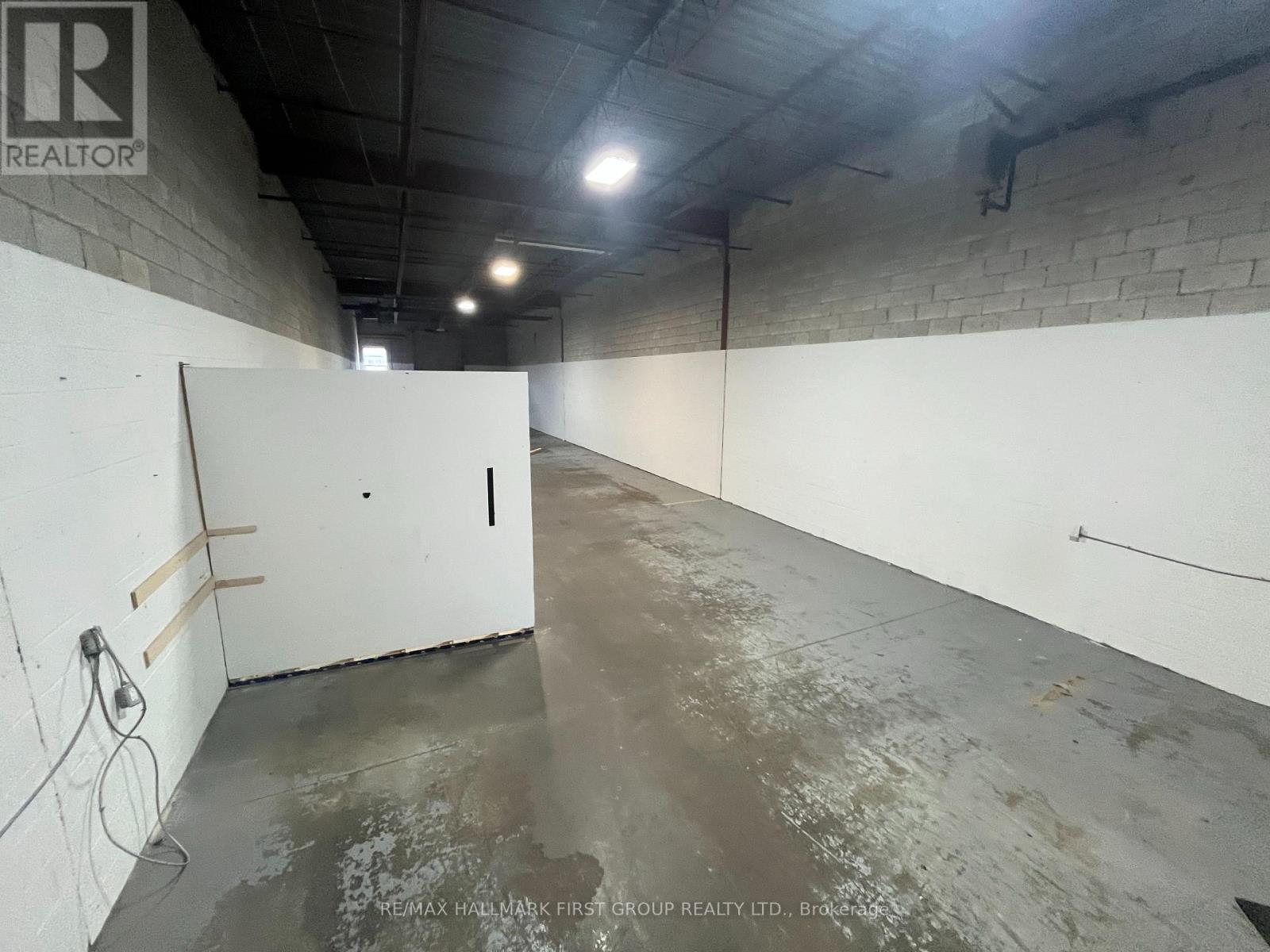 16 - 1750 Plummer Street Property Photo 15