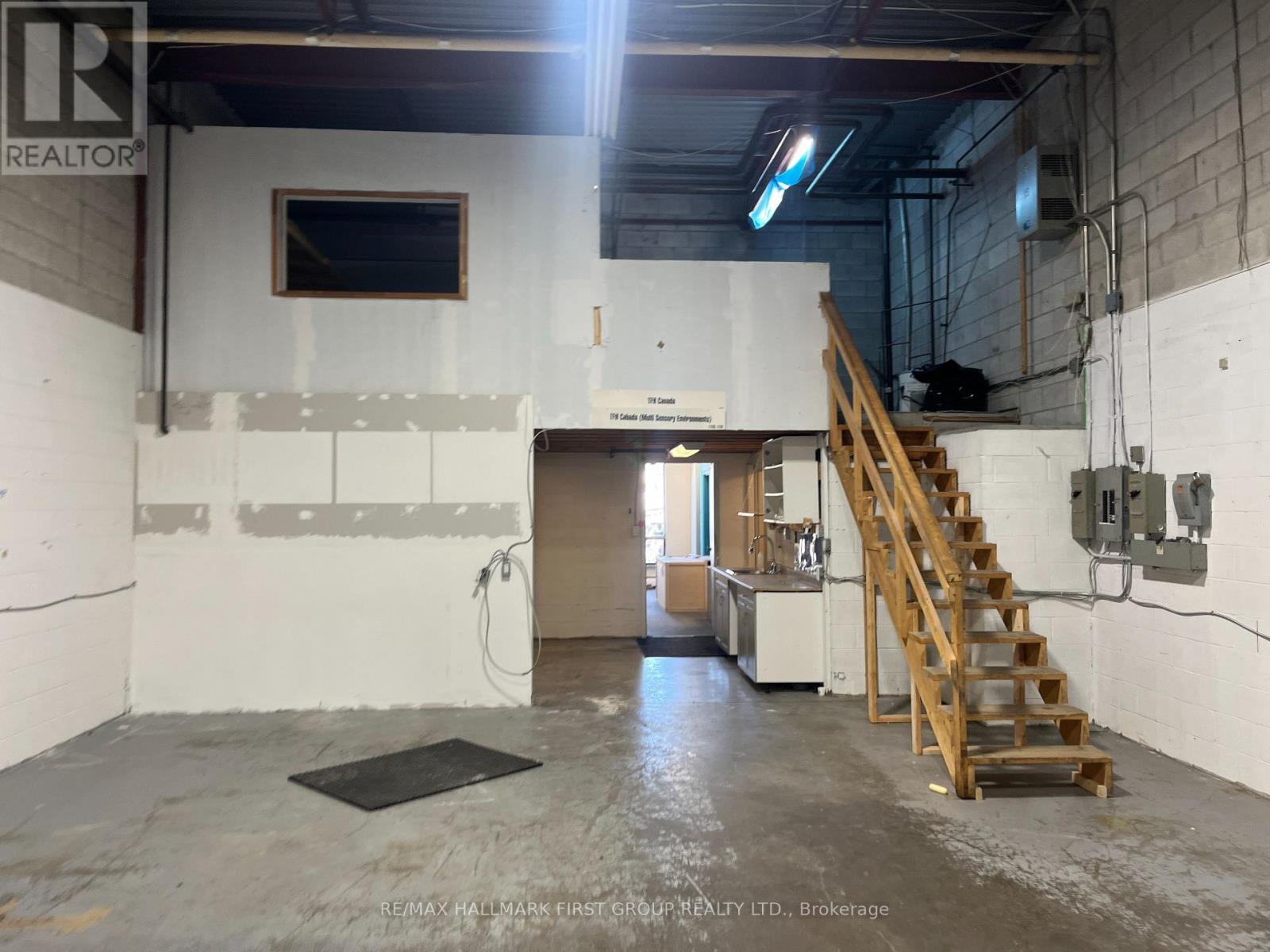 16 - 1750 Plummer Street Property Photo 16