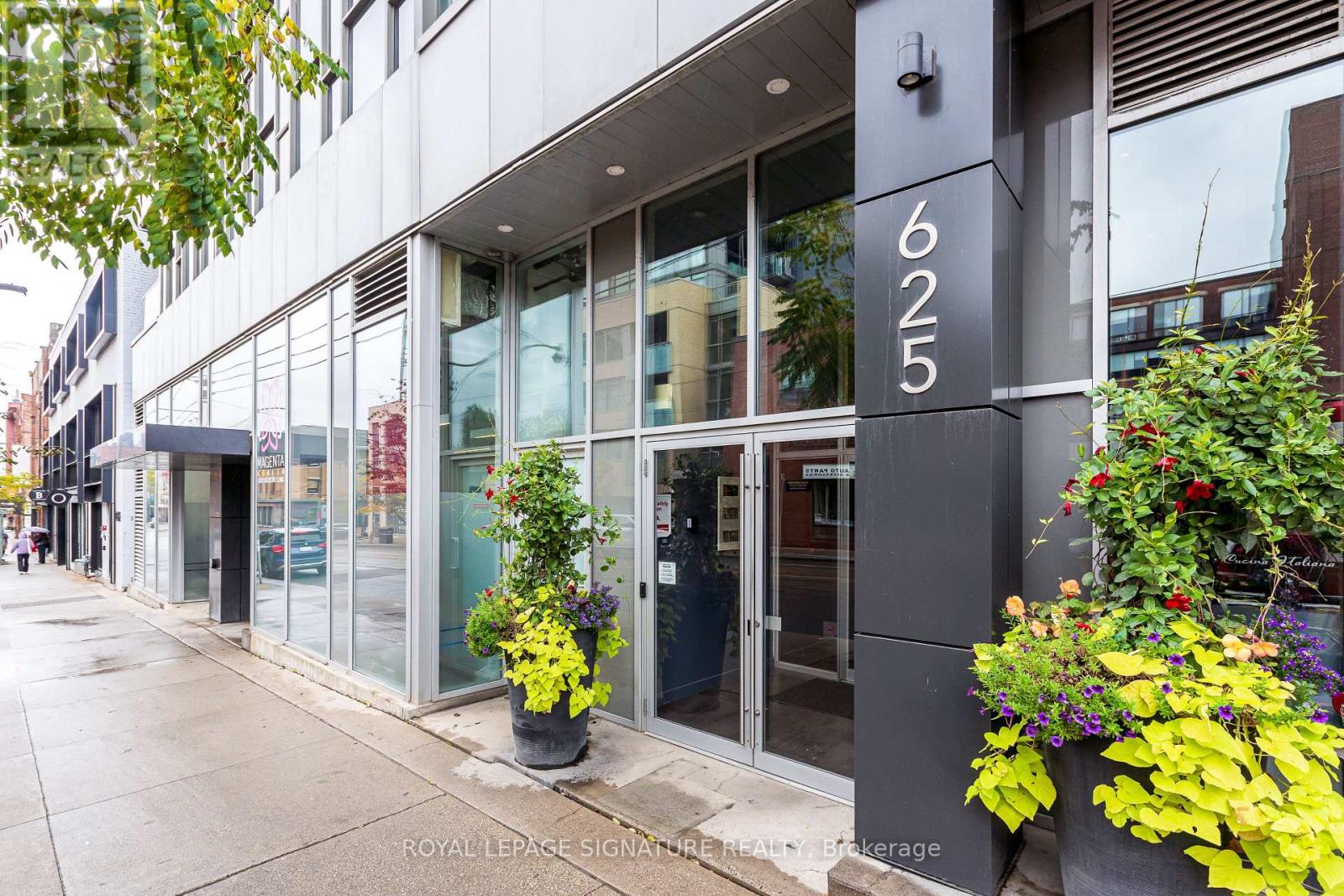 211 - 625 QUEEN STREET E