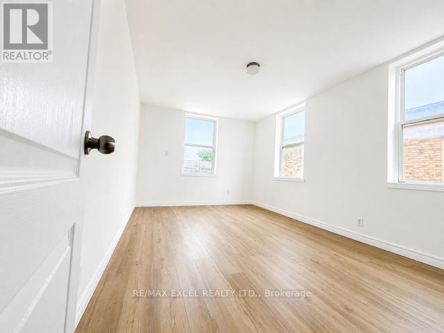 20 King Street E Property Photo 20
