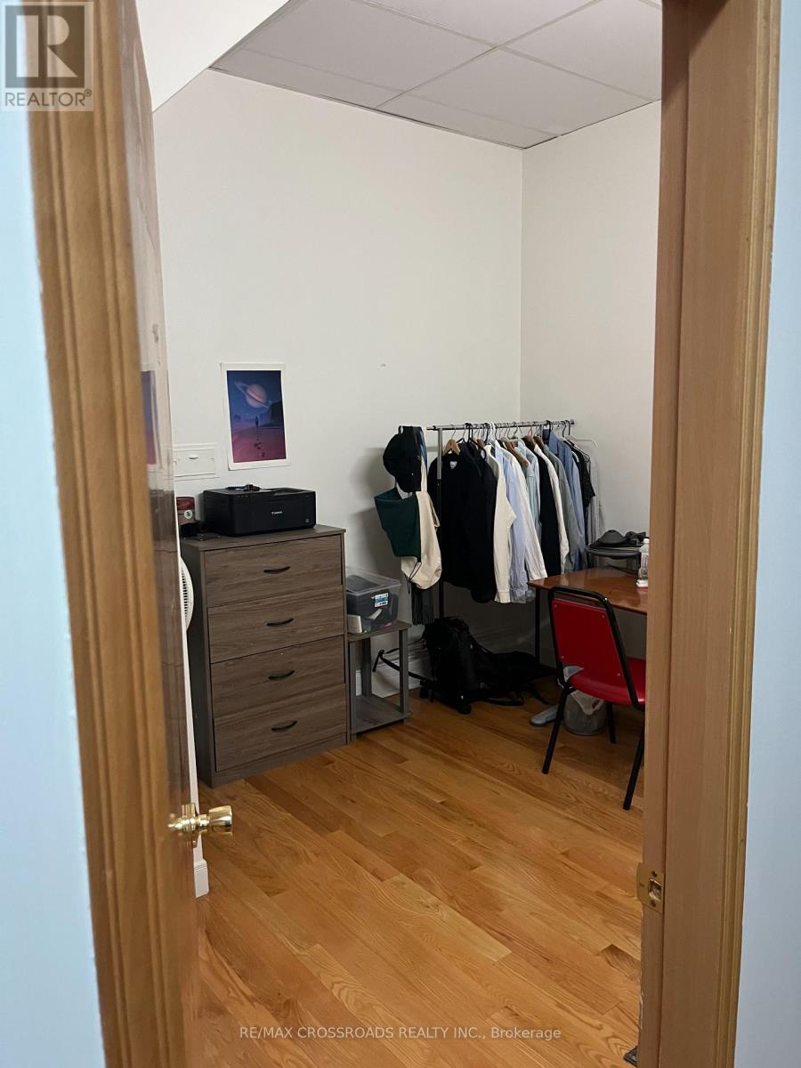 9 King Street W Property Photo 12