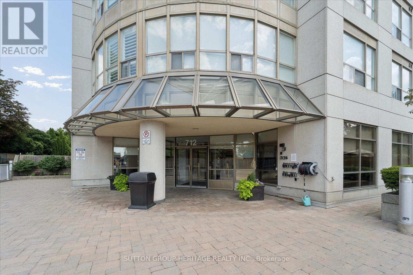 615 - 712 Rossland Road E Property Photo 2