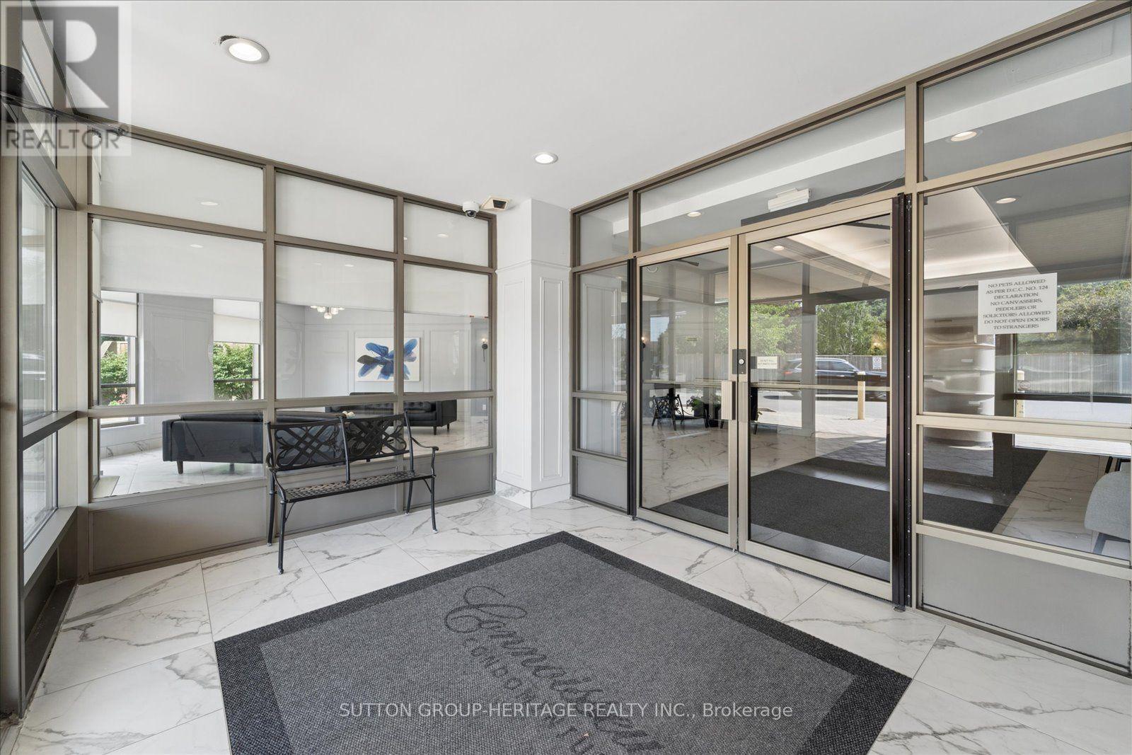615 - 712 Rossland Road E Property Photo 3
