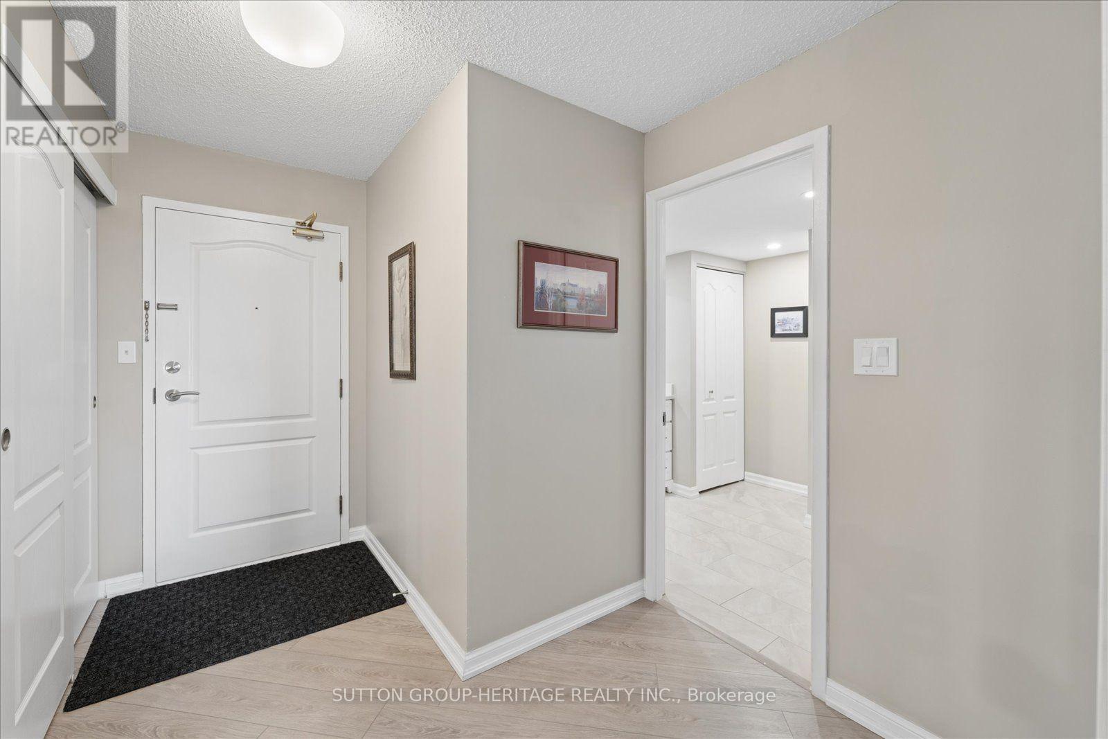 615 - 712 Rossland Road E Property Photo 7