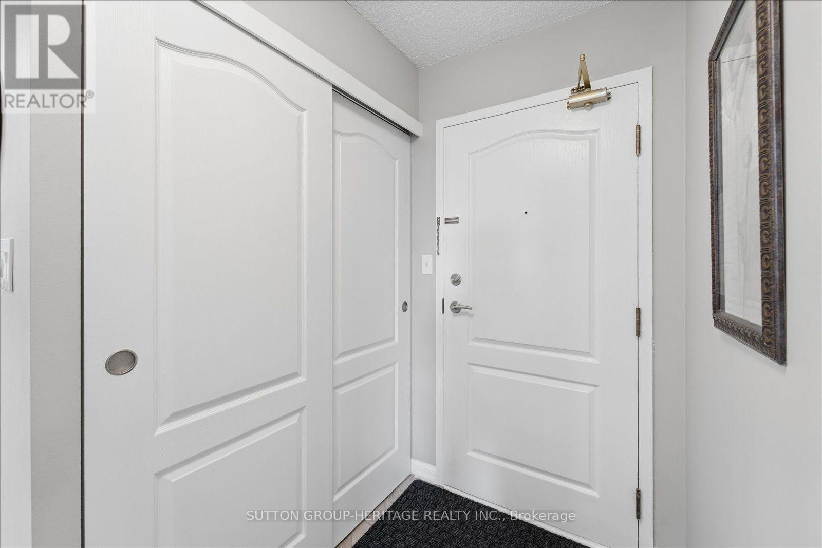 615 - 712 Rossland Road E Property Photo 8