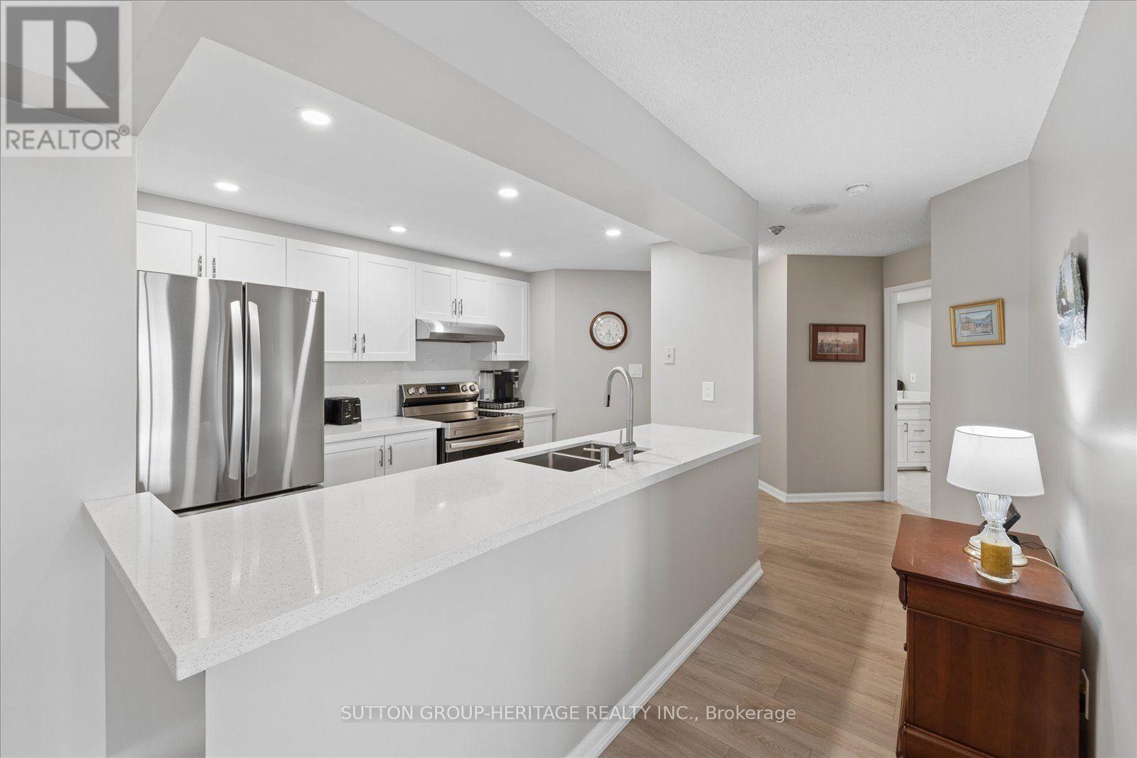 615 - 712 Rossland Road E Property Photo 9