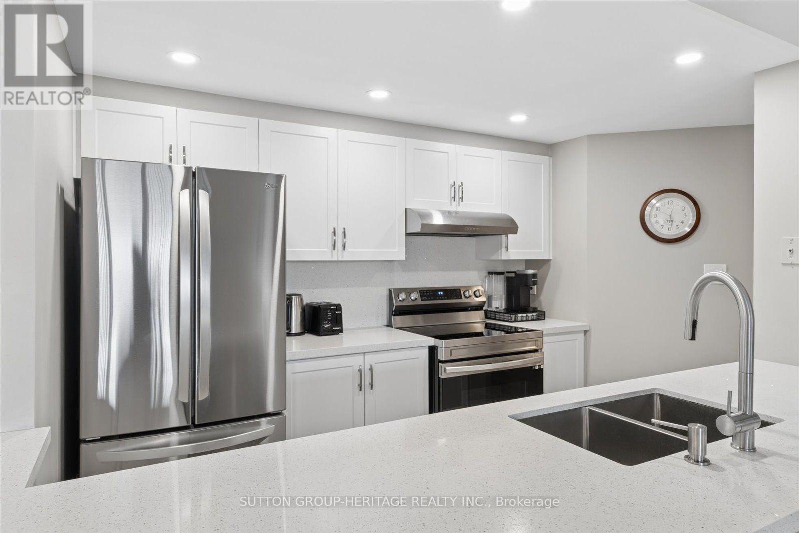 615 - 712 Rossland Road E Property Photo 10