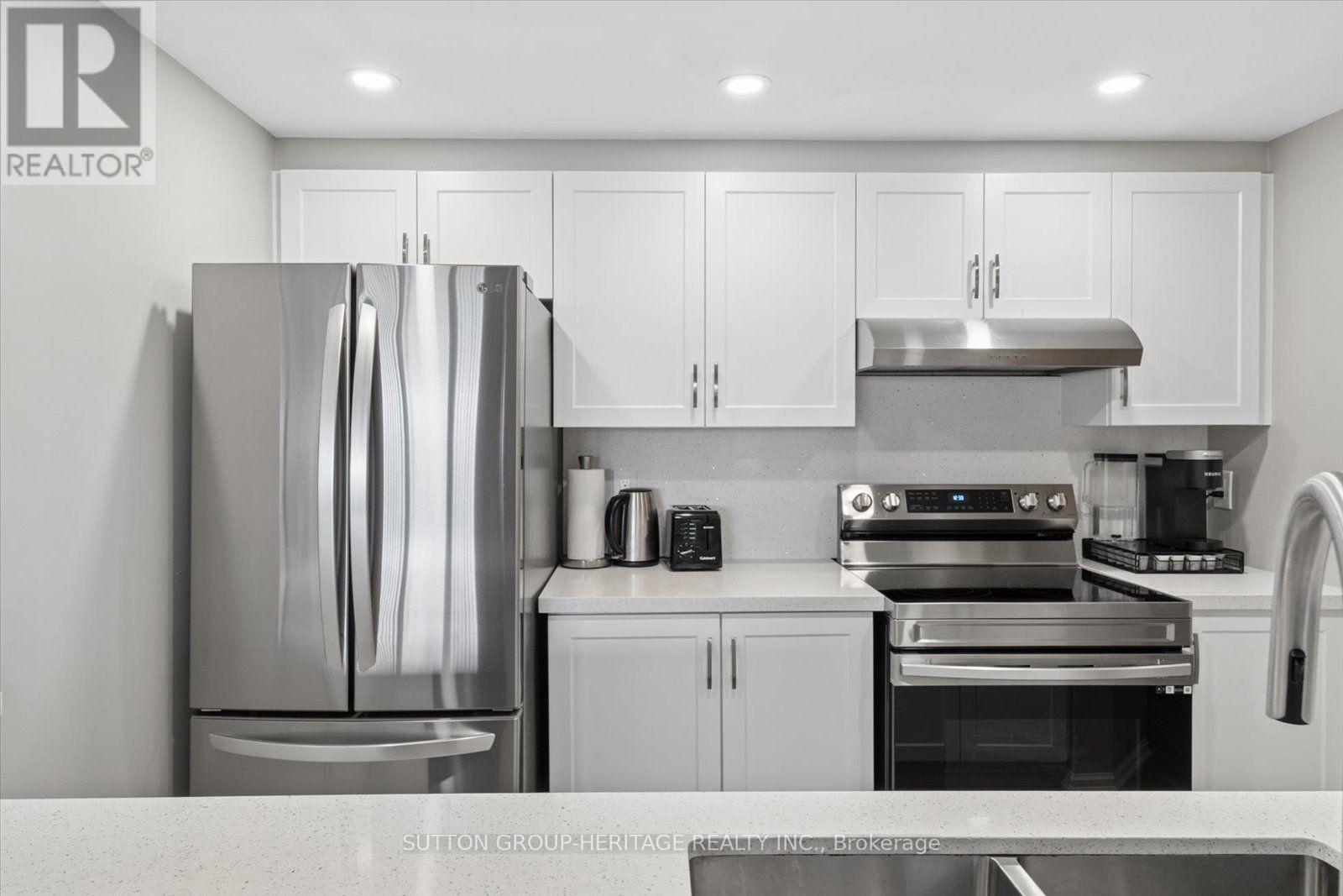 615 - 712 Rossland Road E Property Photo 11