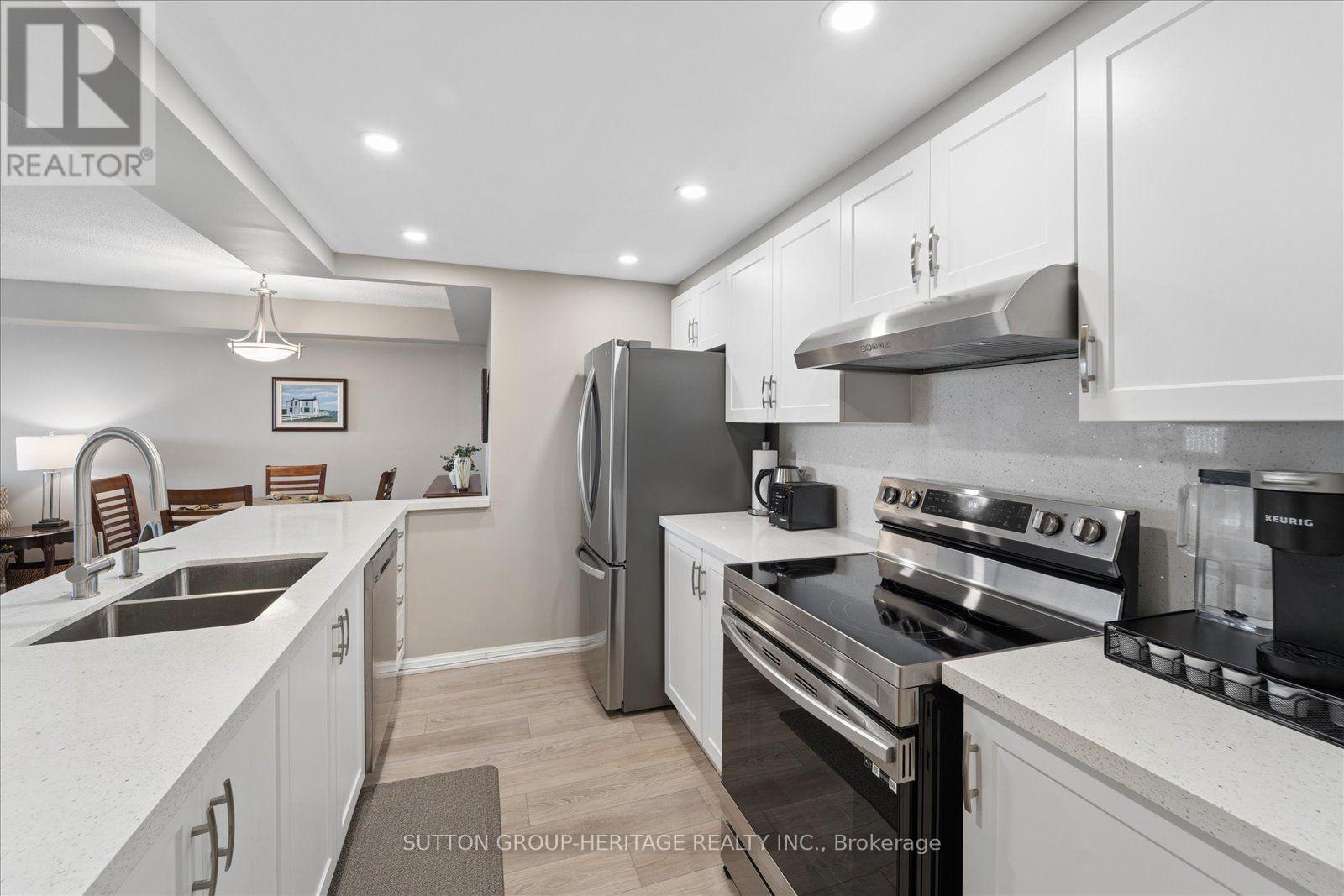 615 - 712 Rossland Road E Property Photo 12