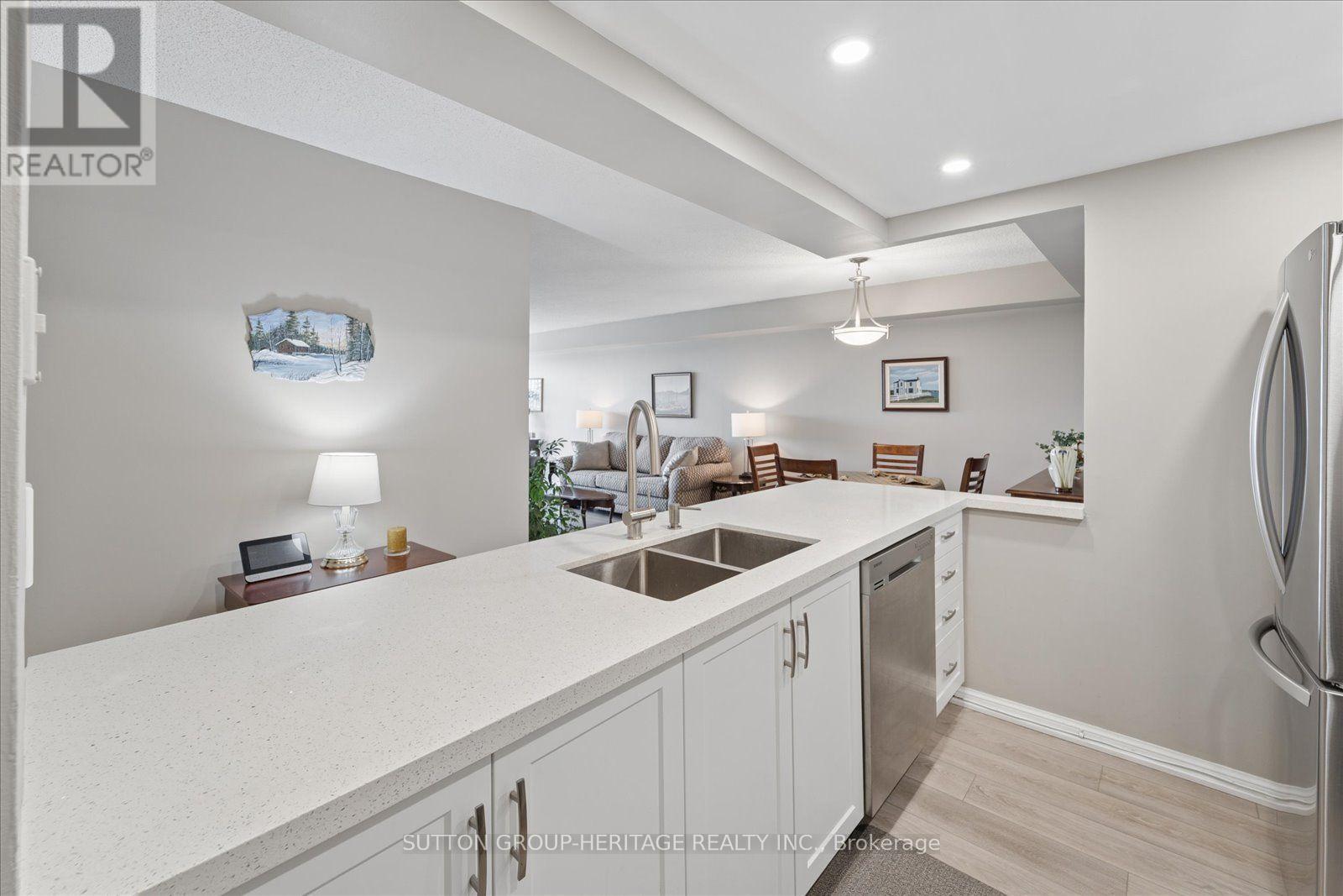 615 - 712 Rossland Road E Property Photo 14