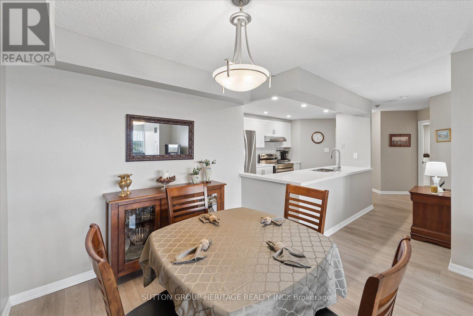 615 - 712 Rossland Road E Property Photo 16