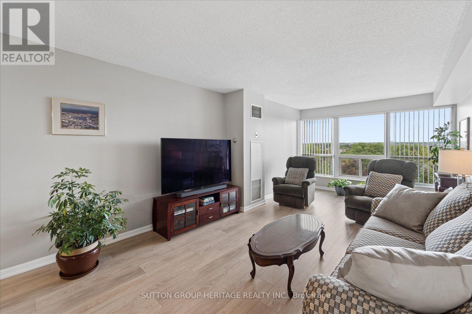 615 - 712 Rossland Road E Property Photo 22