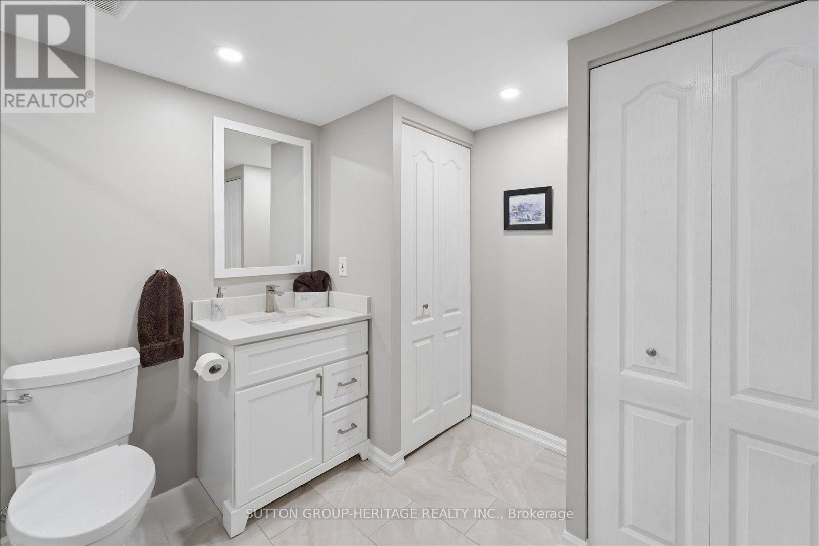 615 - 712 Rossland Road E Property Photo 31