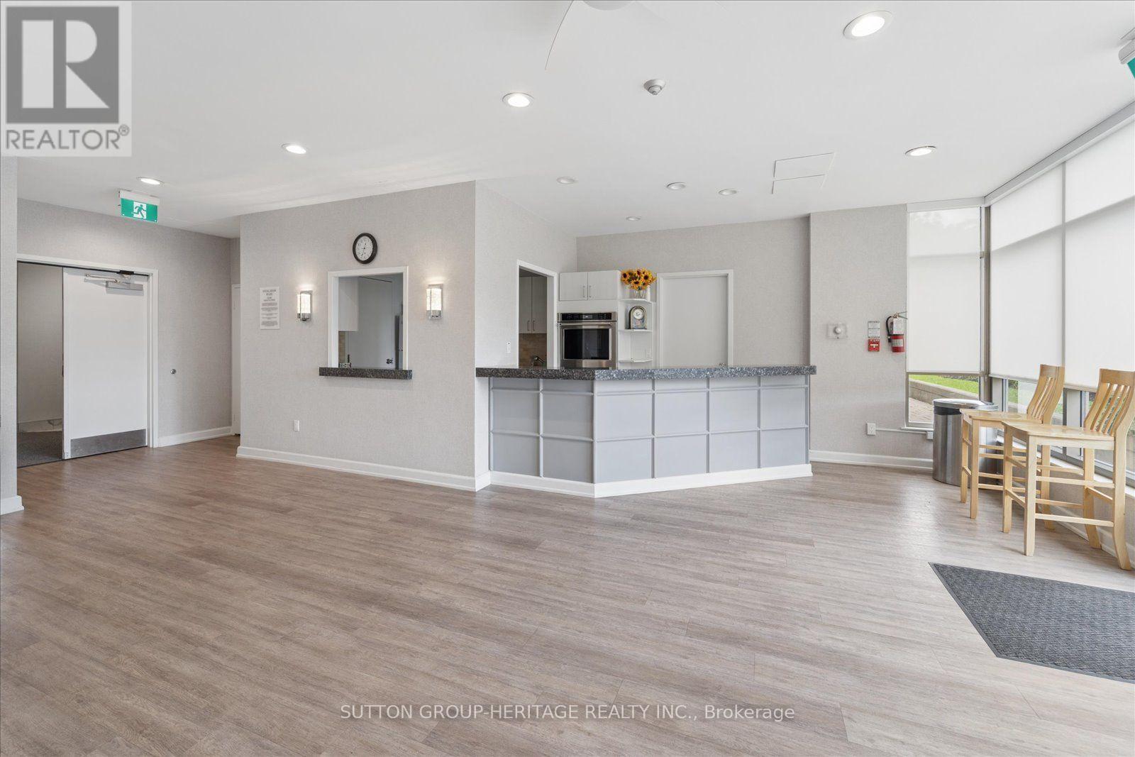 615 - 712 Rossland Road E Property Photo 40