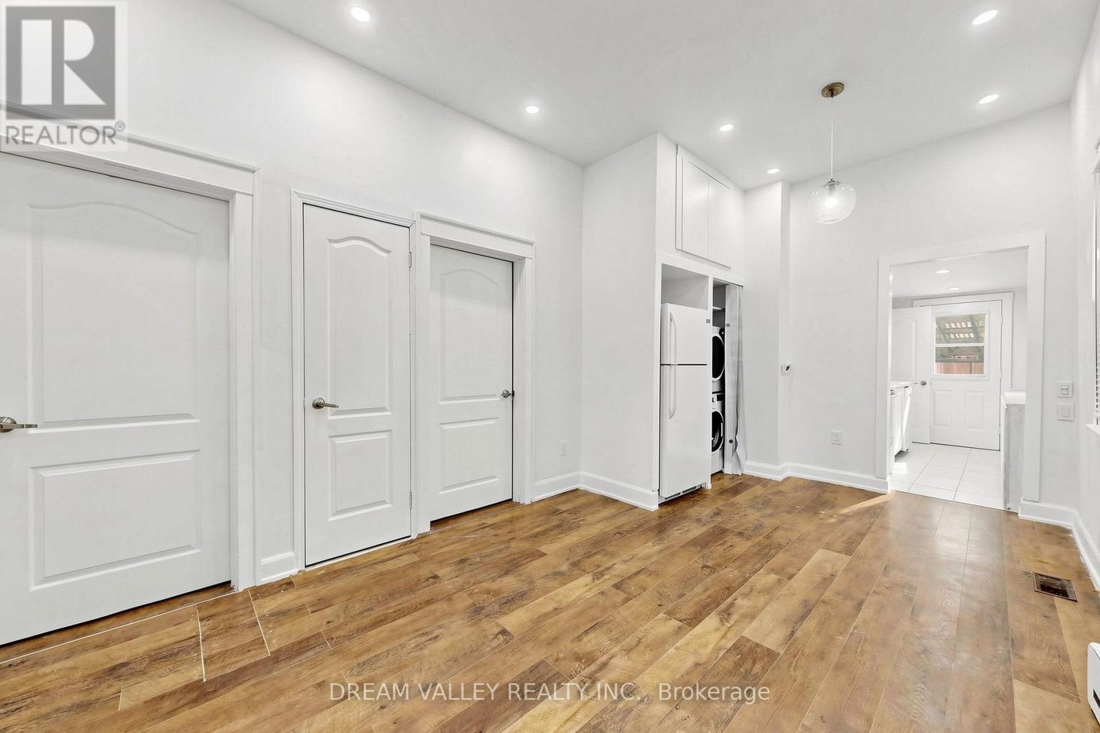 47 Laurel Avenue Property Photo 6