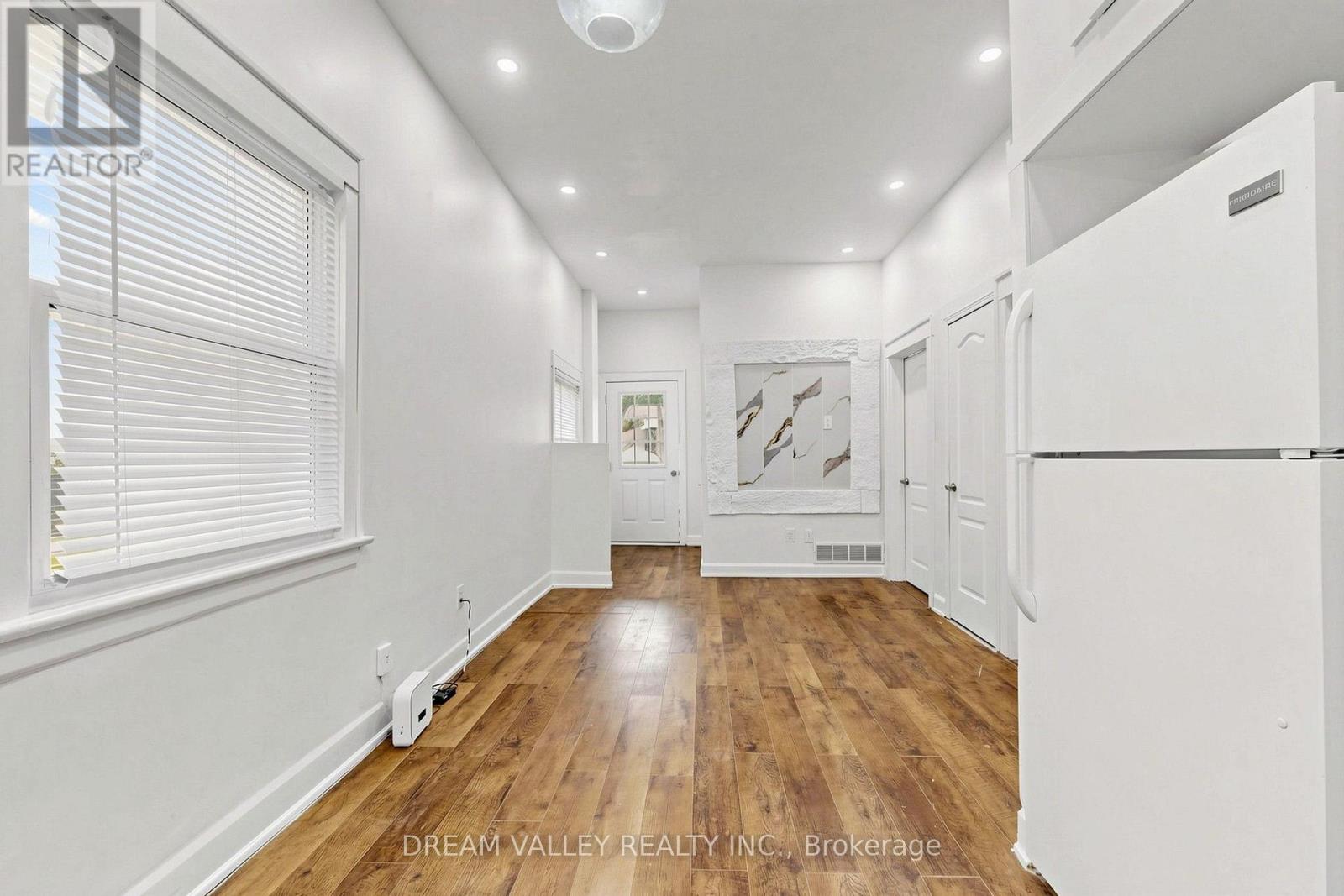 47 Laurel Avenue Property Photo 8