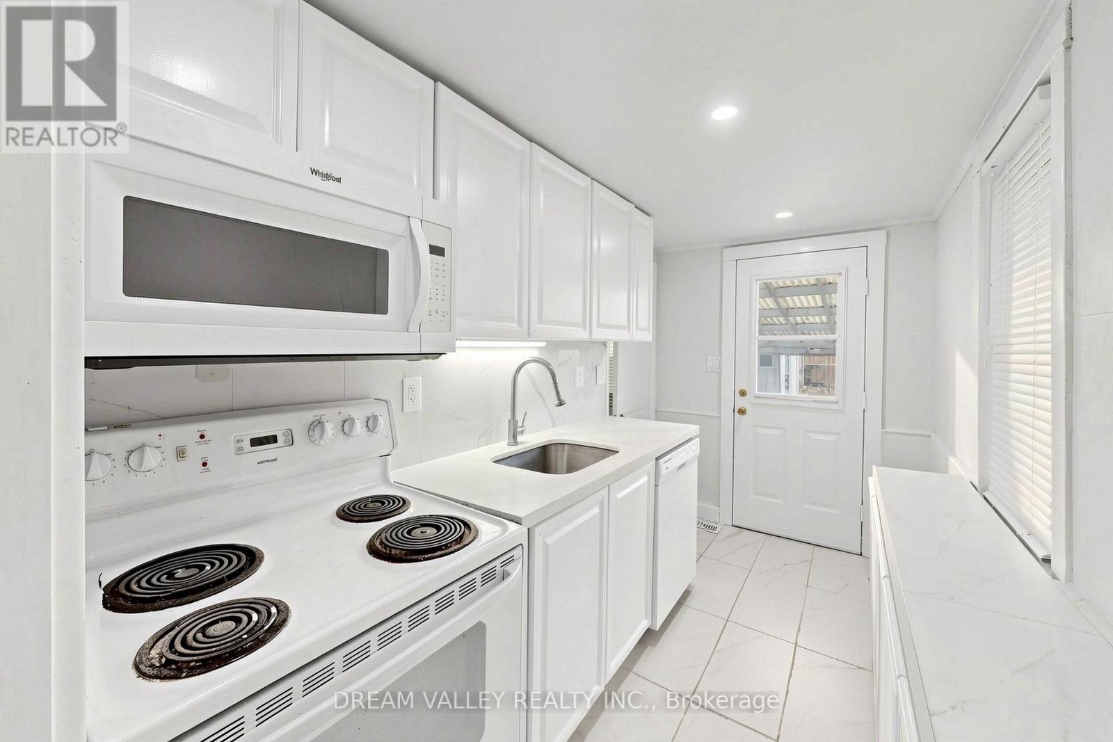 47 Laurel Avenue Property Photo 9