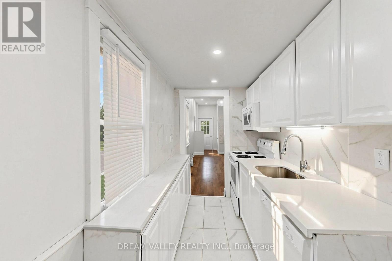 47 Laurel Avenue Property Photo 10