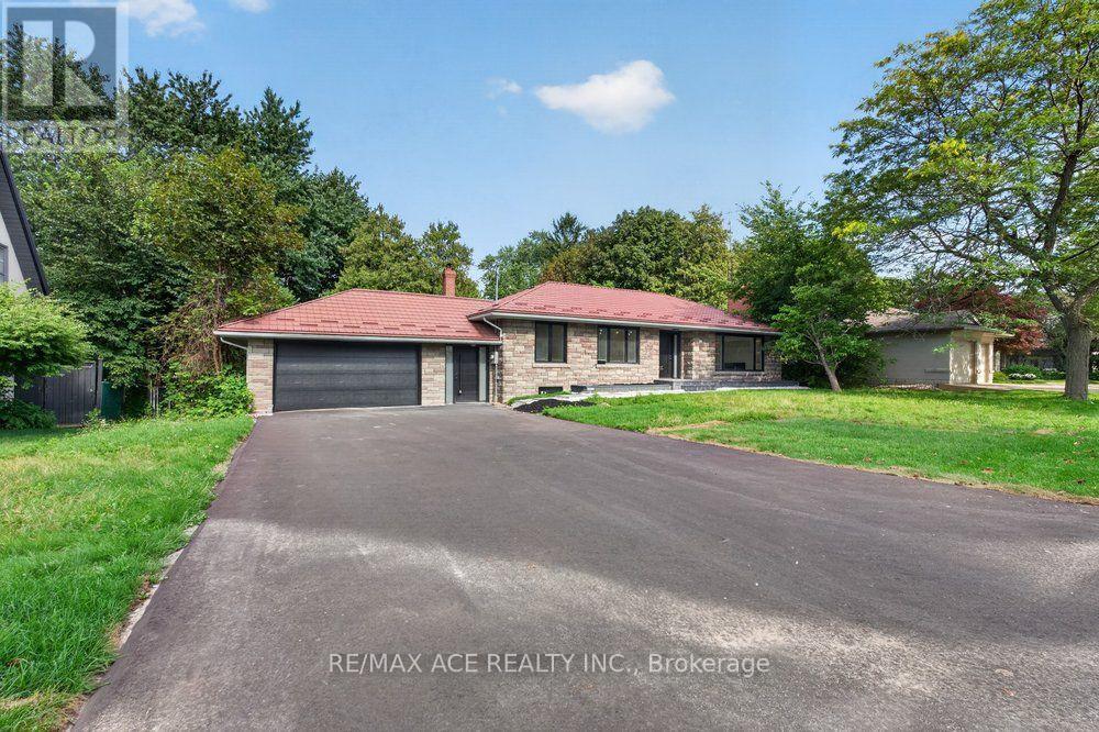 11 Faircroft Boulevard Property Photo 2