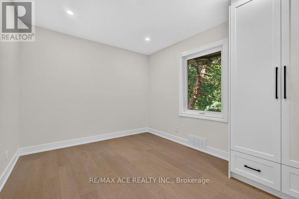 11 Faircroft Boulevard Property Photo 30