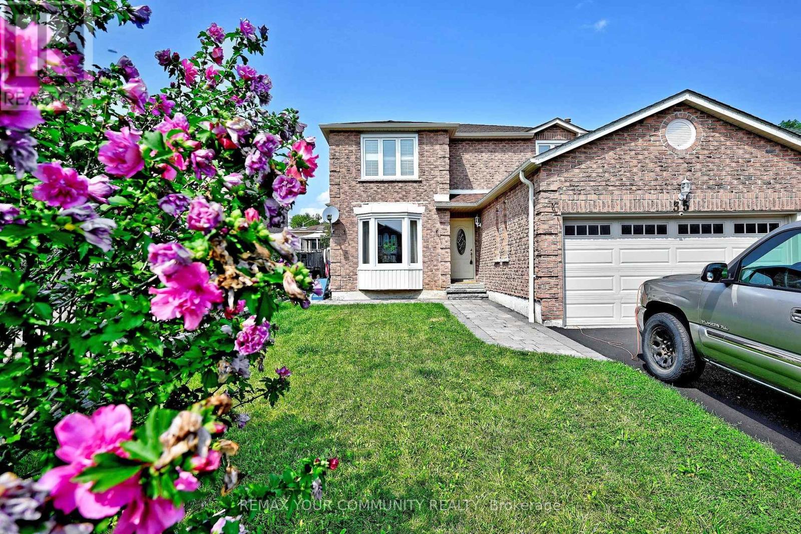 35 Dakin Drive Property Photo 2