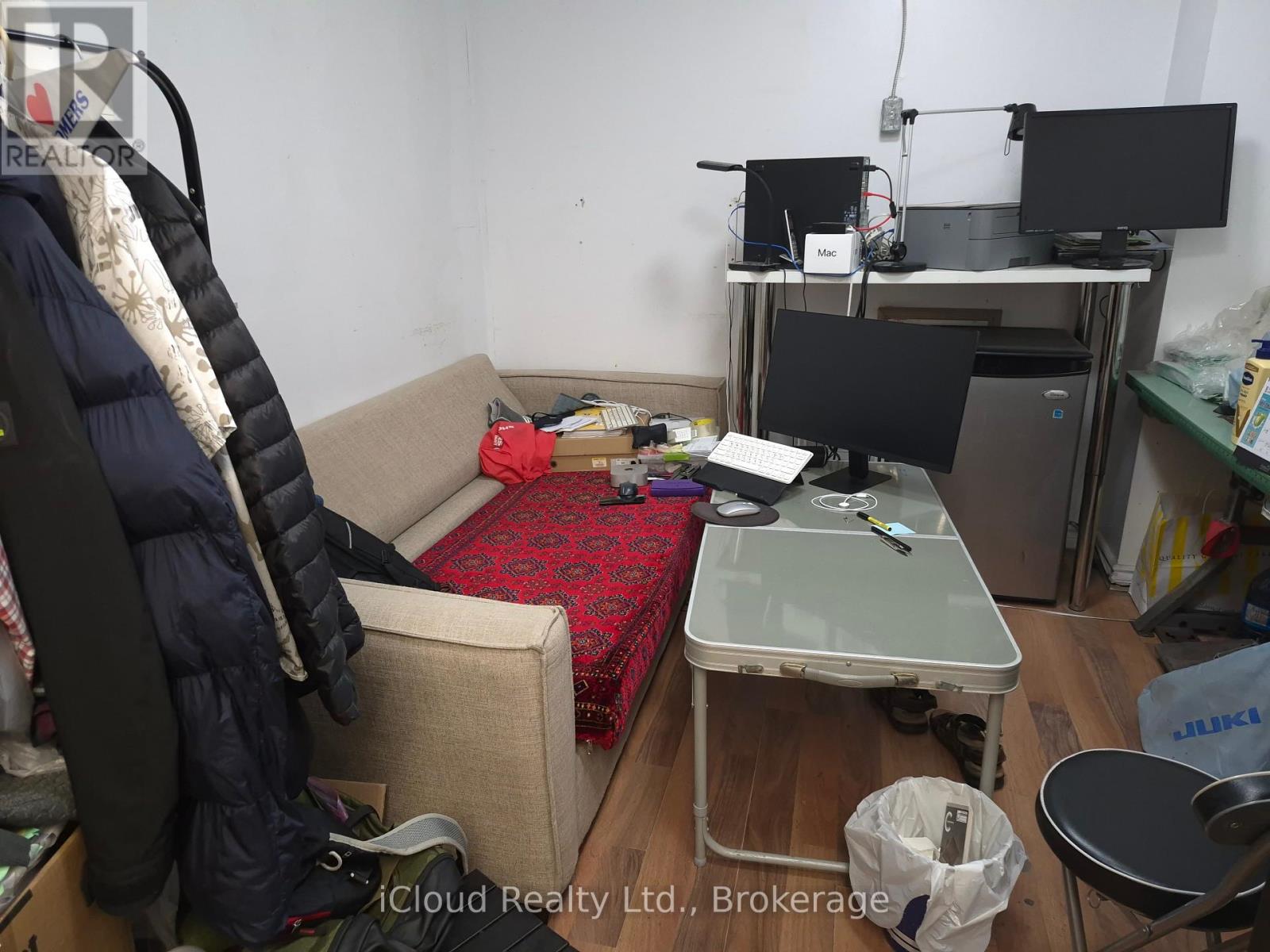 2207 Gerrard Street E Property Photo 10