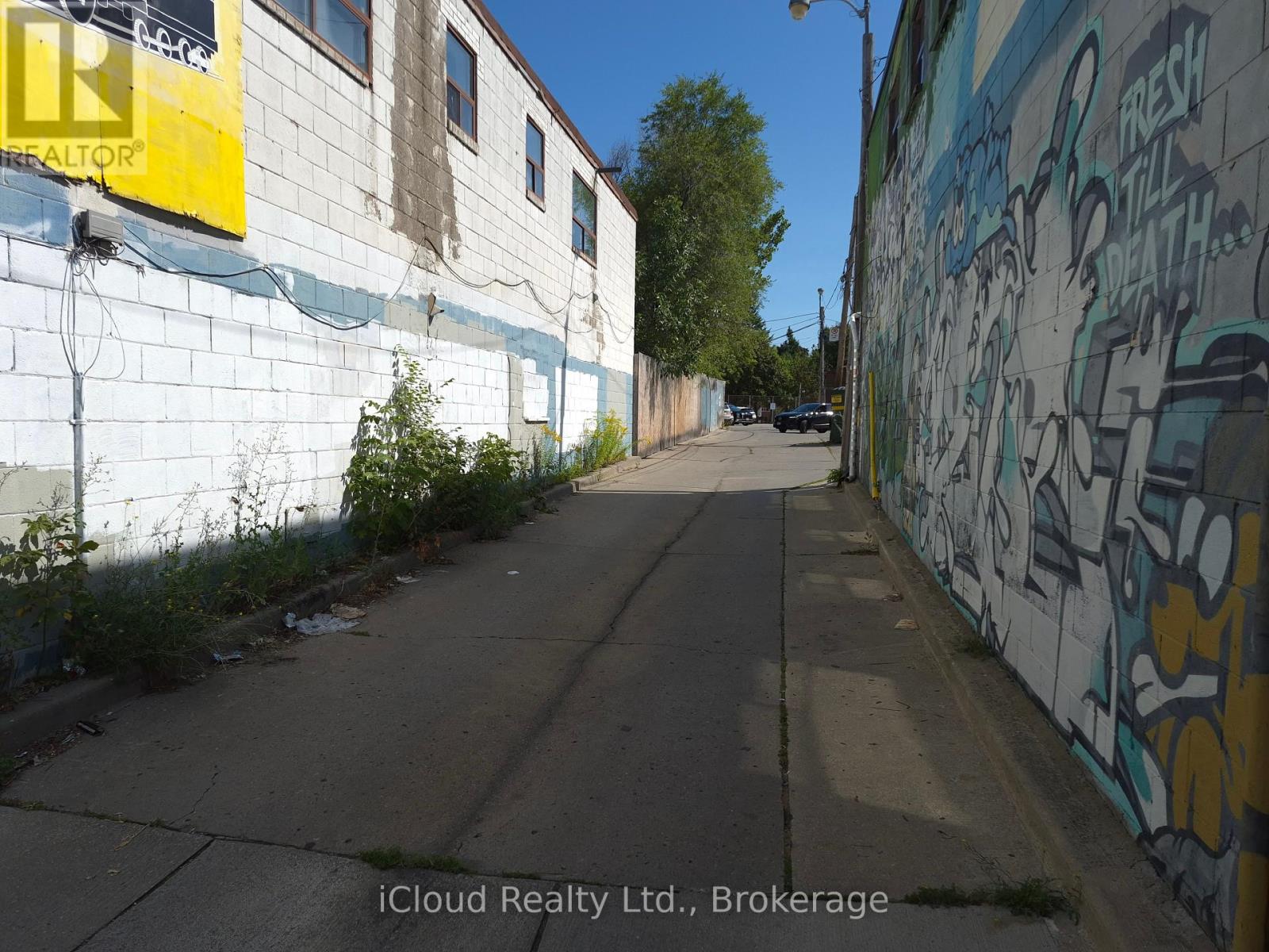 2207 Gerrard Street E Property Photo 12