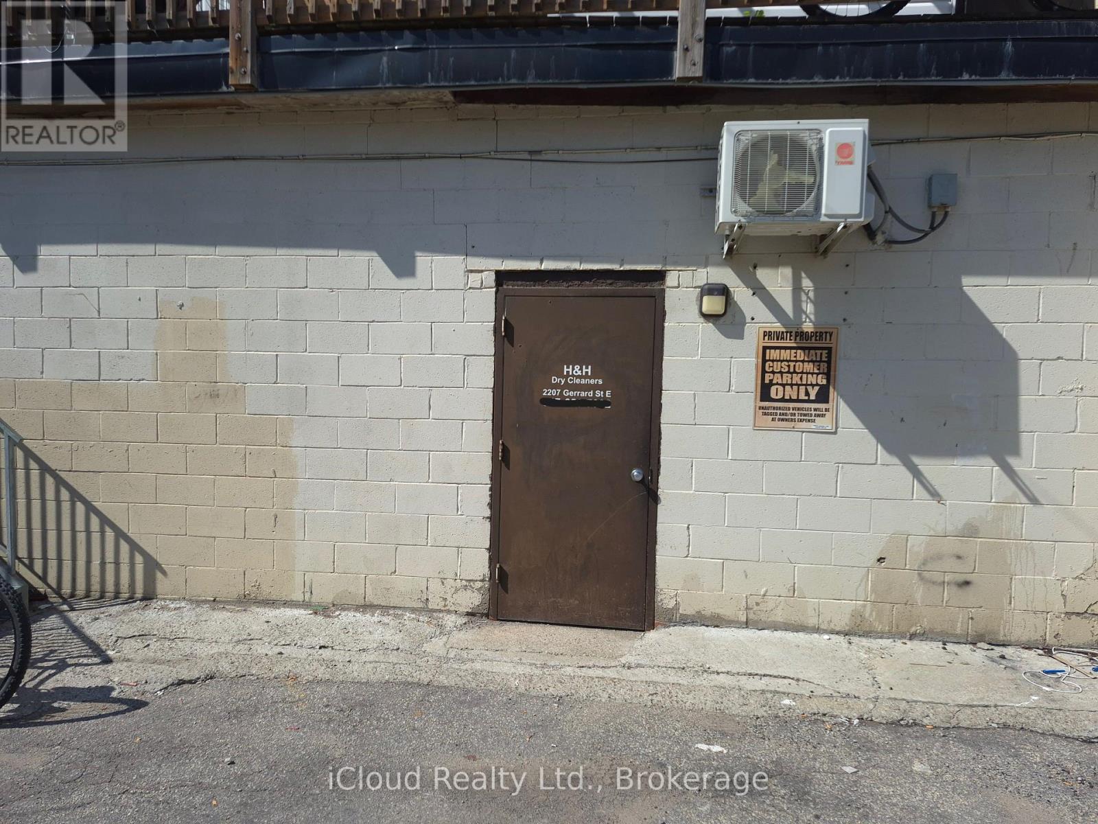 2207 Gerrard Street E Property Photo 14