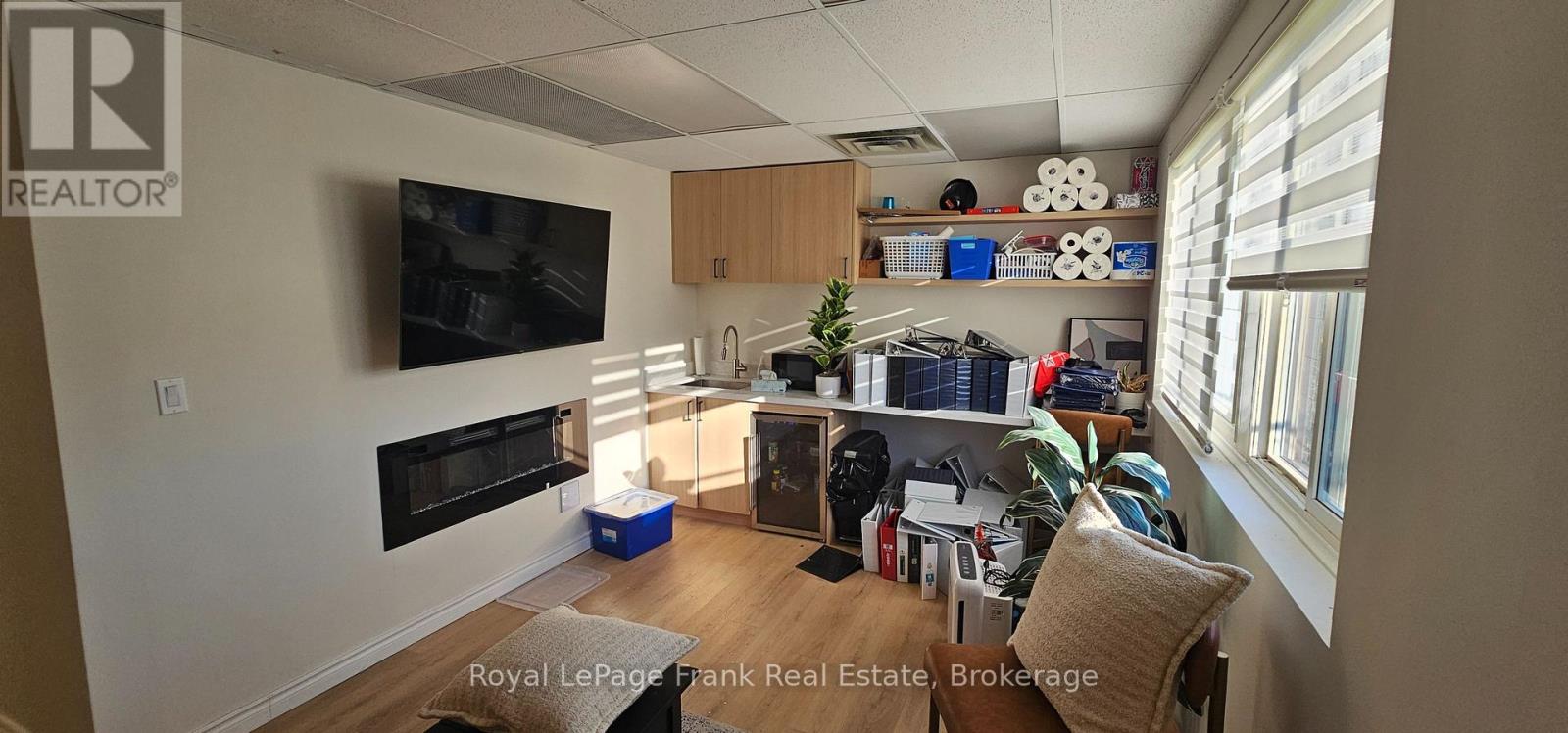 207 - 200 Bond Street W Property Photo 11