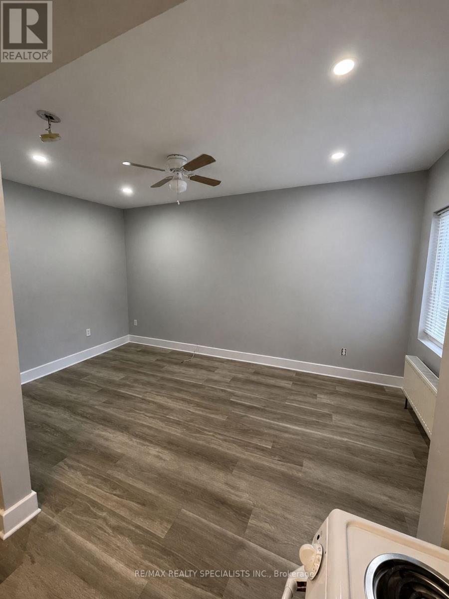 1659 Gerrard Street E Property Photo 3
