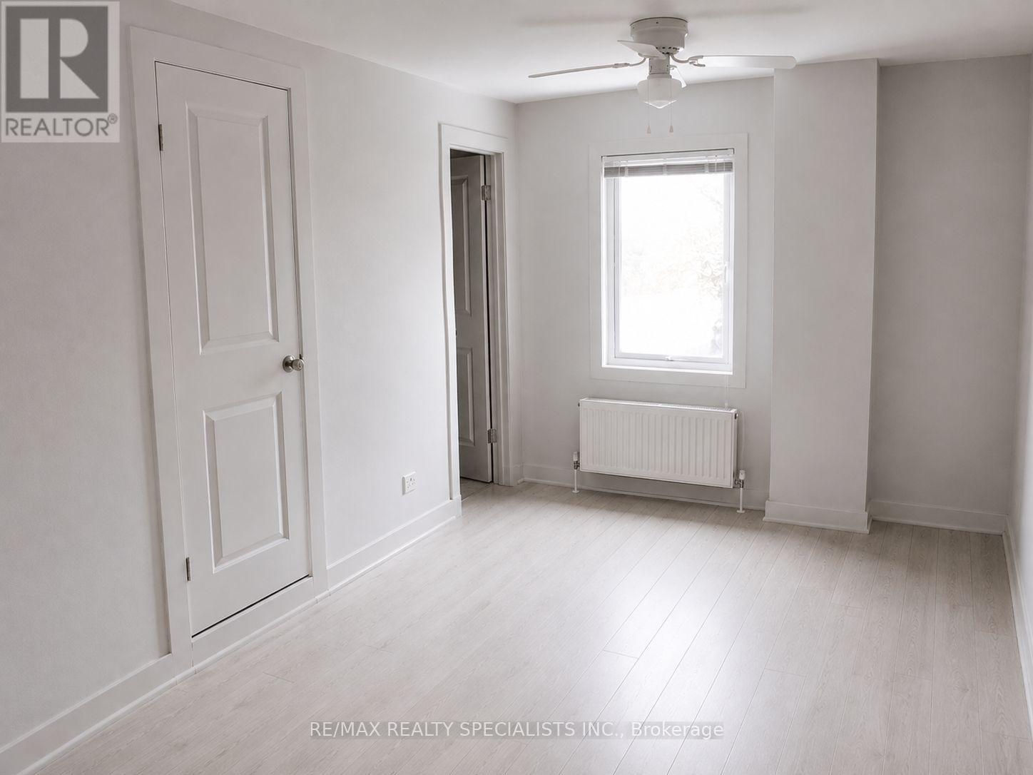 1659 Gerrard Street E Property Photo 4