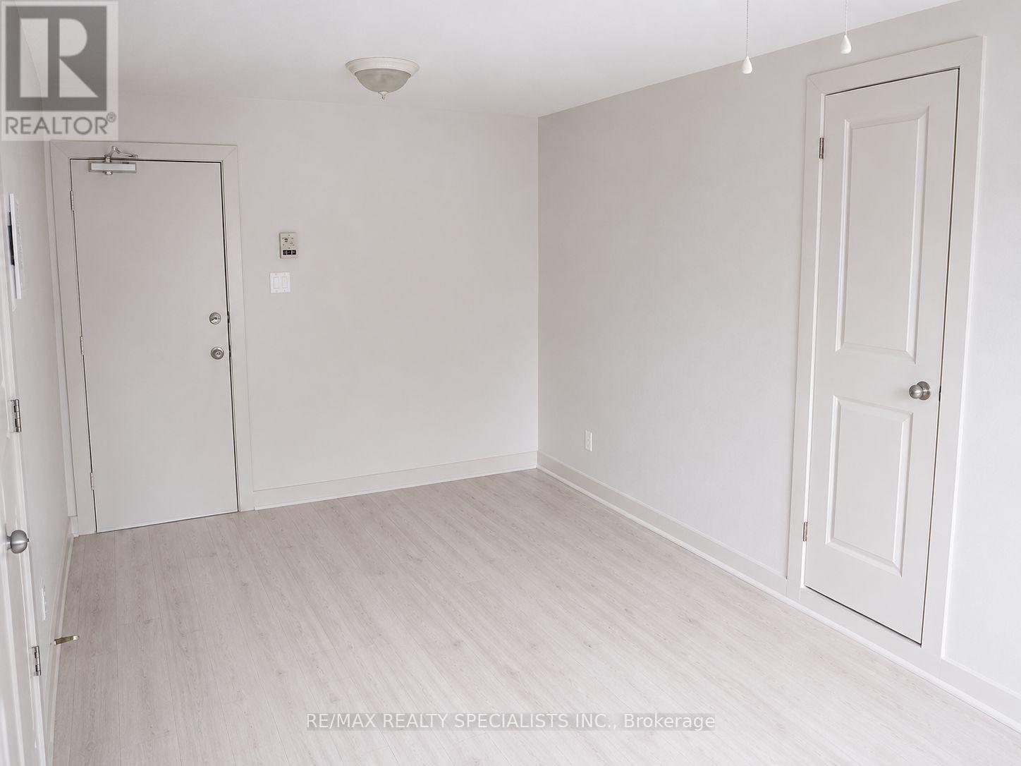 1659 Gerrard Street E Property Photo 5