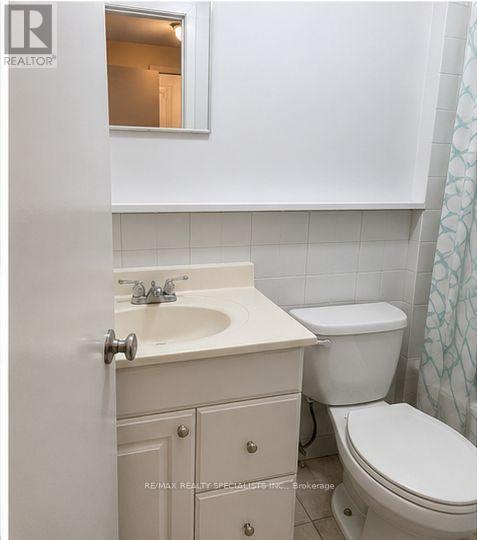 1659 Gerrard Street E Property Photo 16