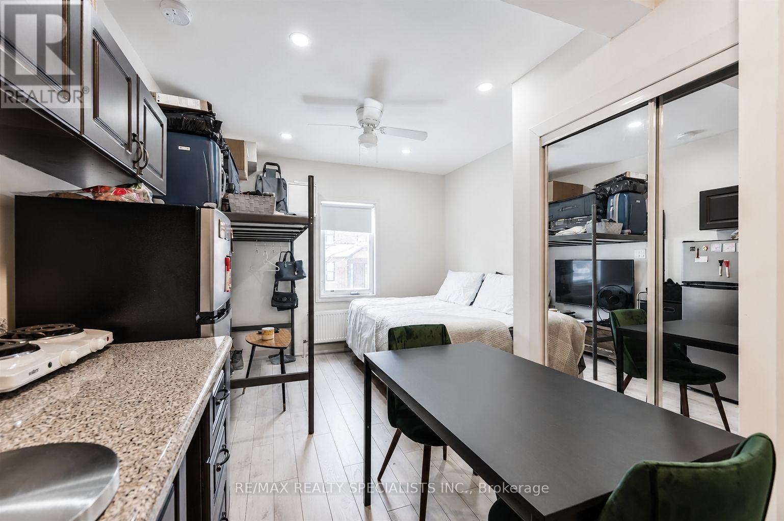 1659 Gerrard Street E Property Photo 23
